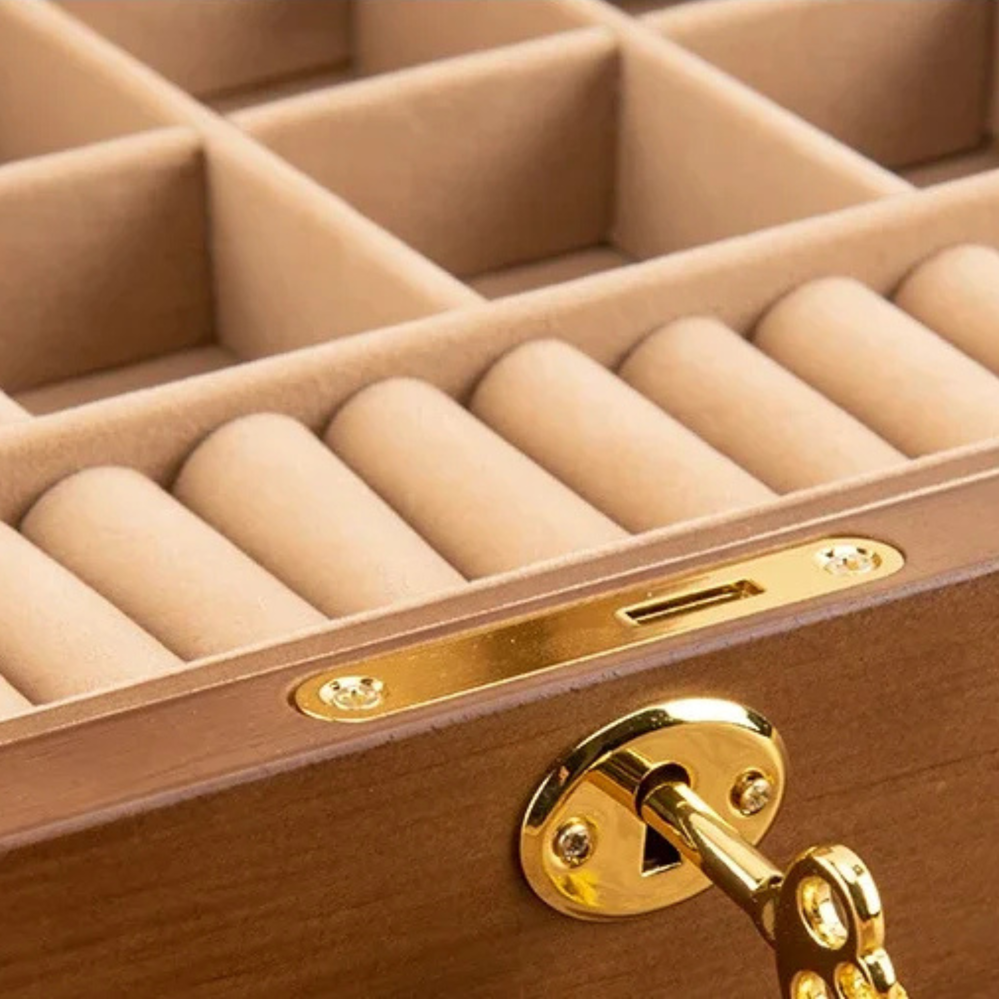 Boîte à bijoux en bois avec compartiments