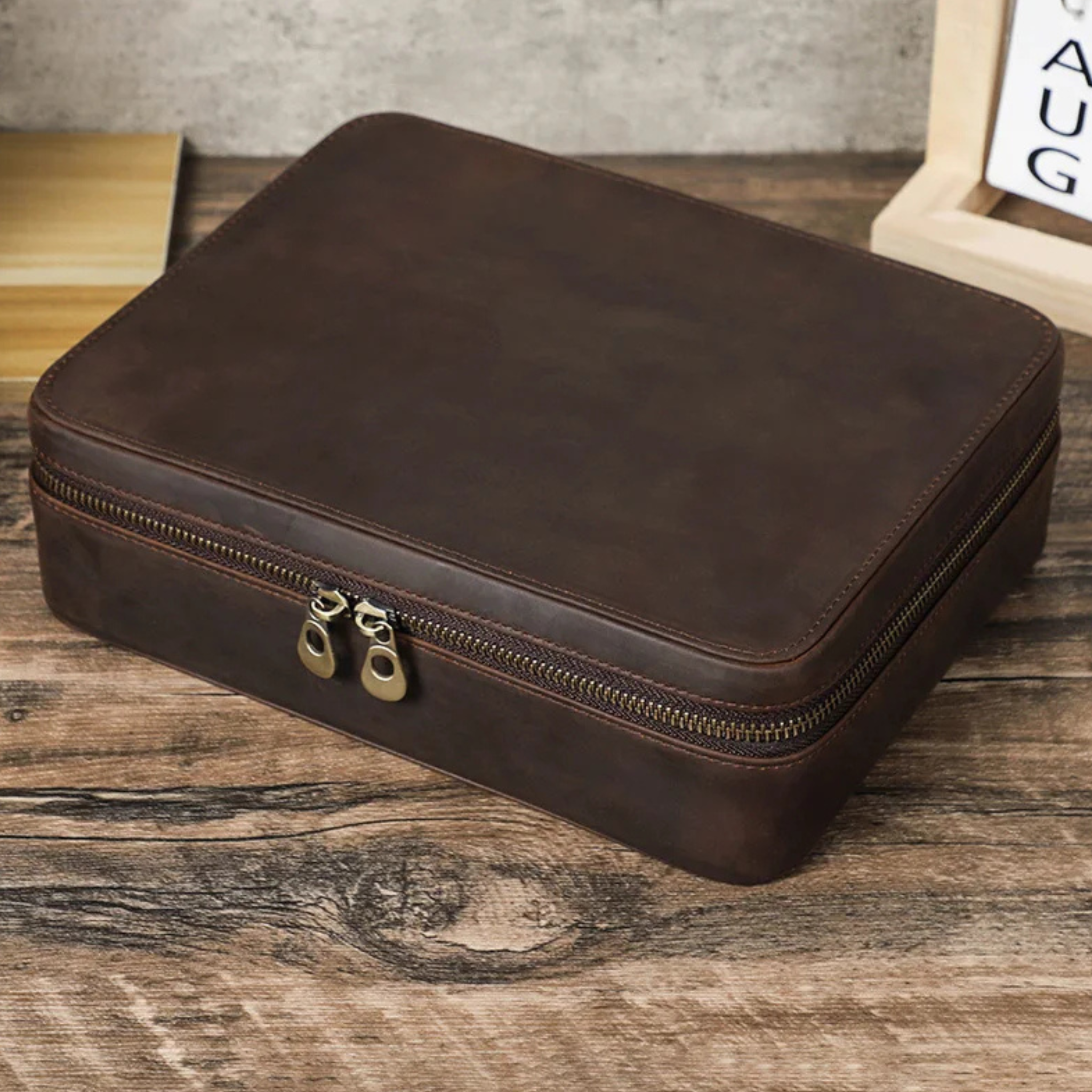 Boîte à montres en cuir vieilli