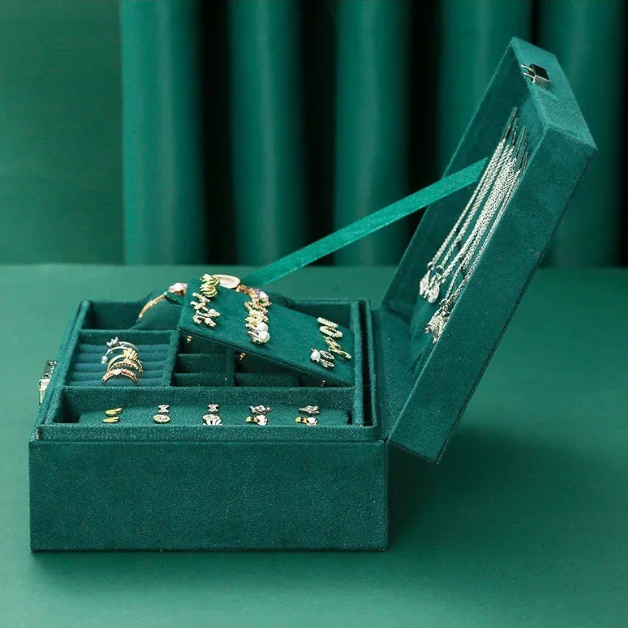 Boîte à bijoux en velours avec serrure