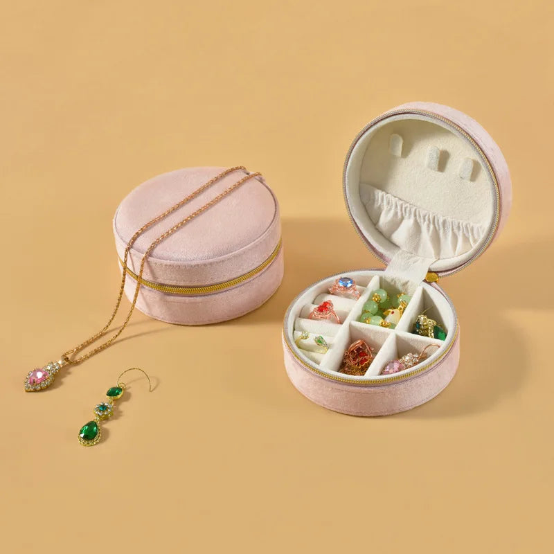 Petite pochette à bijoux ronde en velours