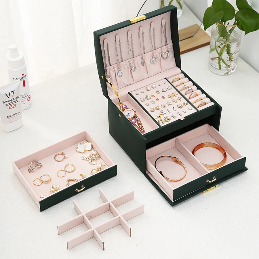 Boîte à bijoux à trois niveaux avec fermeture arquée