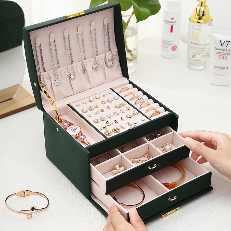 Boîte à bijoux à trois niveaux avec fermeture arquée