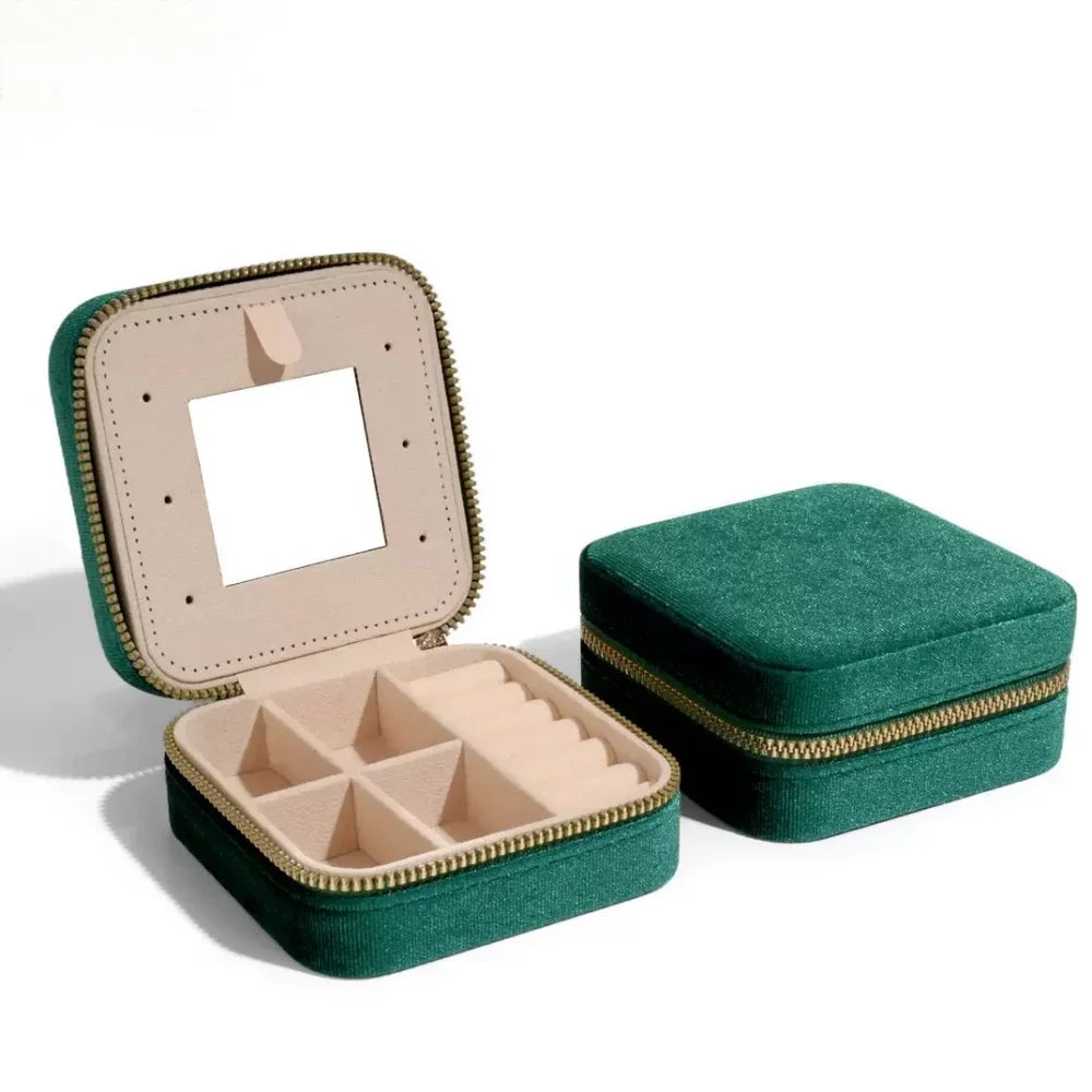 Boîte à bijoux de poche en velours vert émeraude